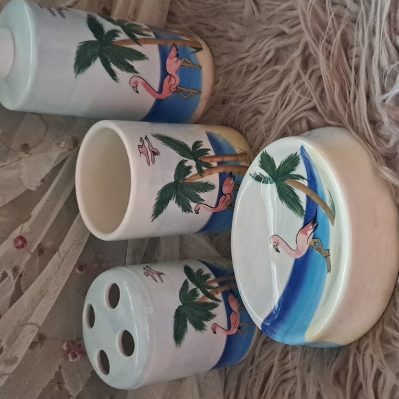 Young's Ceramic Tropical Flamingo Bathroom 4 Piece Set Soap Dish Toothbrush Cup - Picture 3 of 8